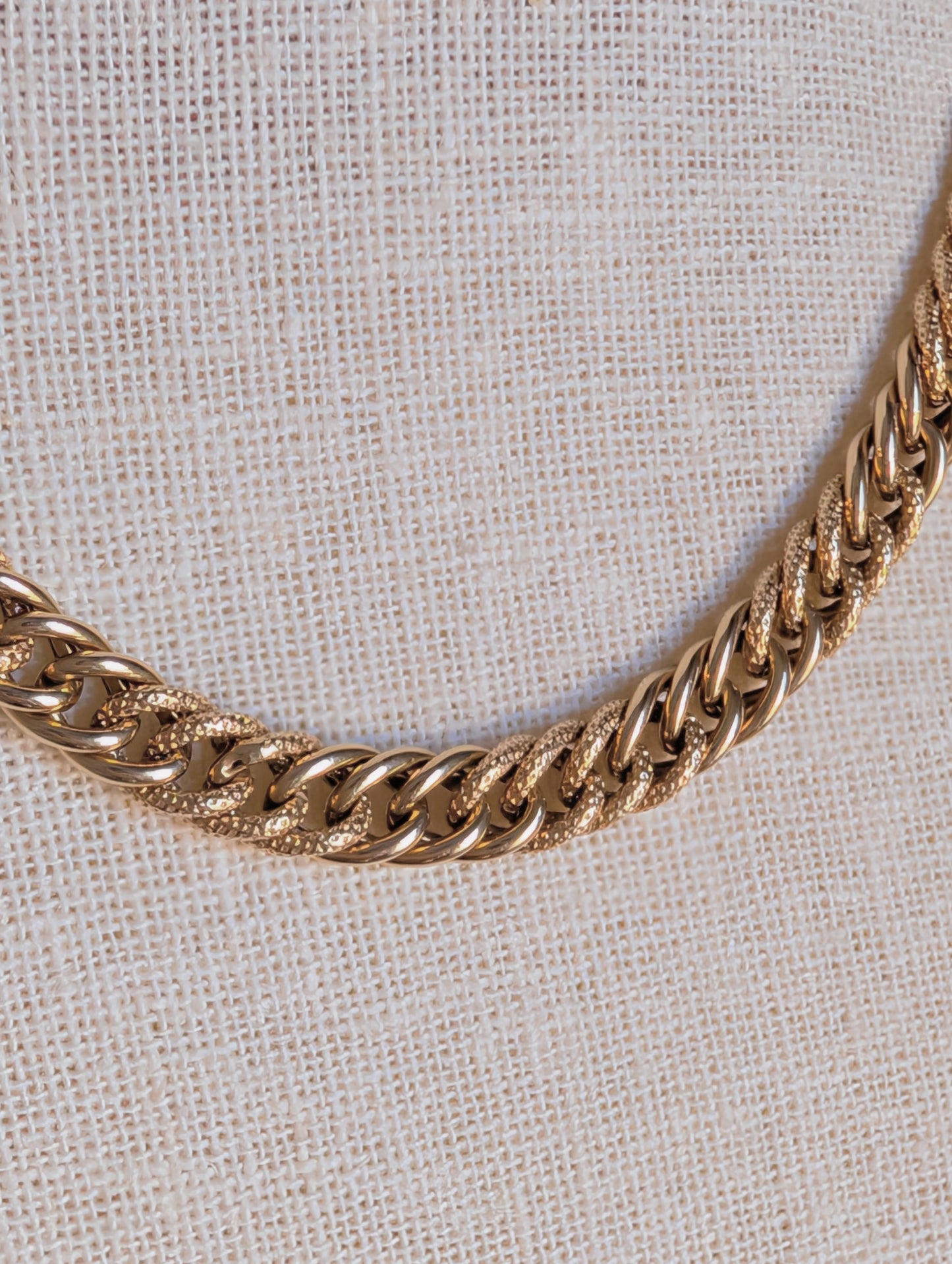 18k Italian textured curb chain