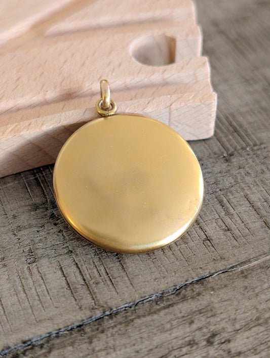 Engraved 10k gold locket