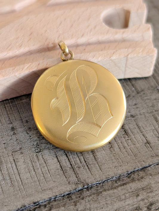 Engraved 10k gold locket