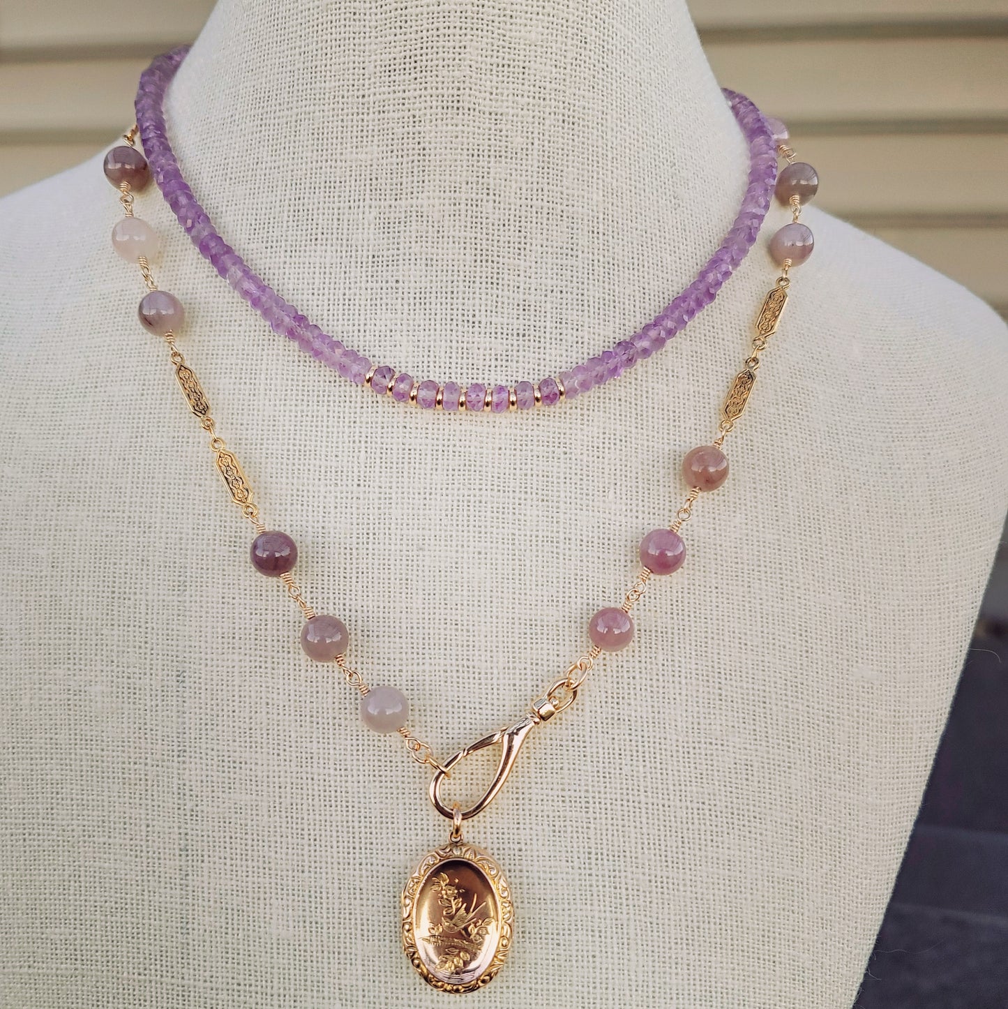 9ct gold swallow locket