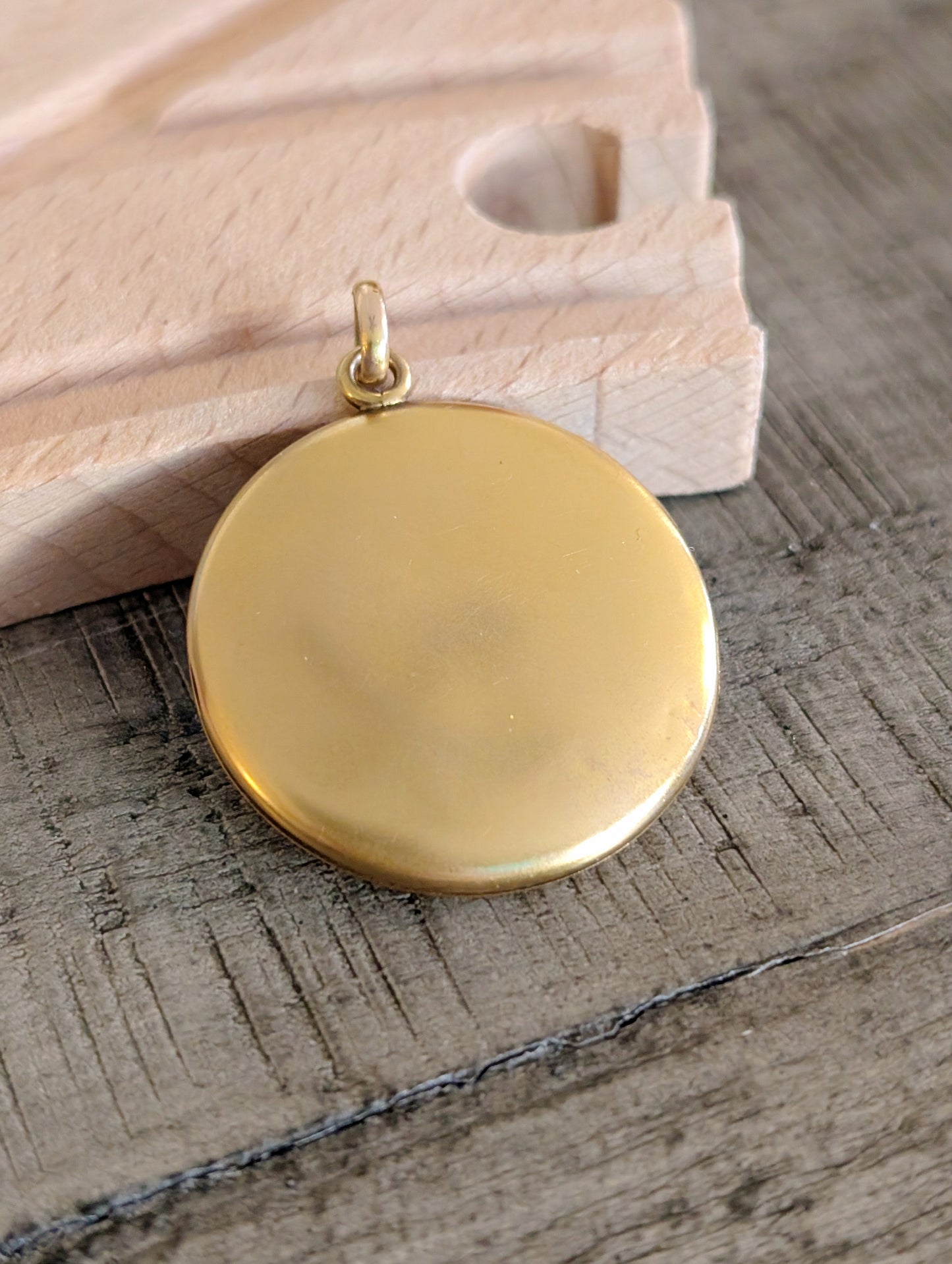 Engraved 10k gold locket