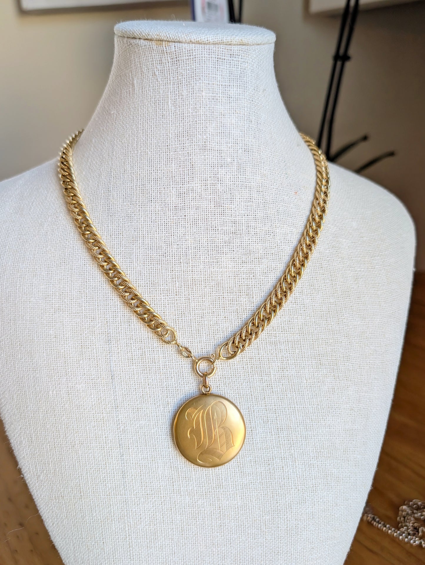 18k Italian textured curb chain