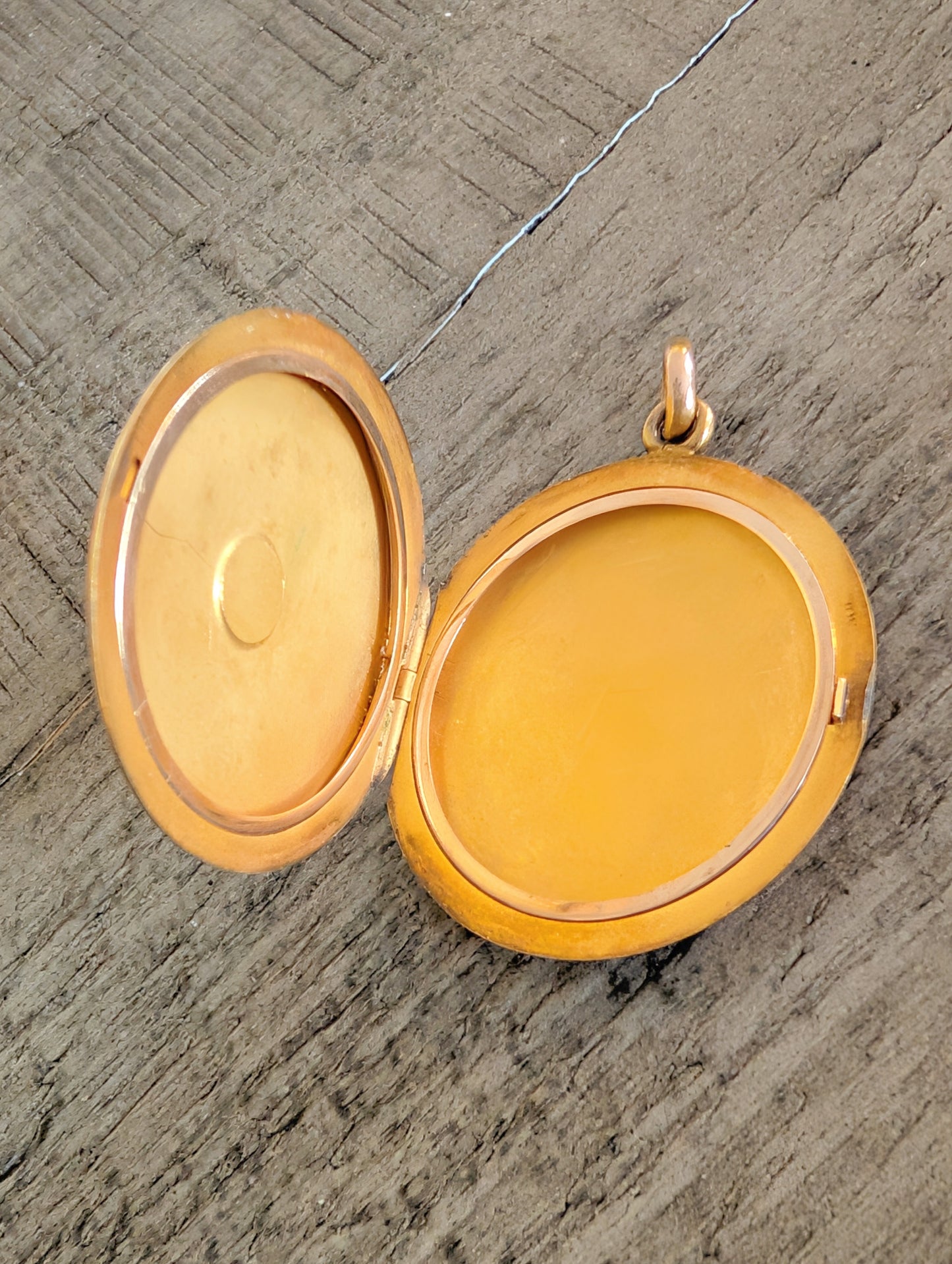Engraved 10k gold locket