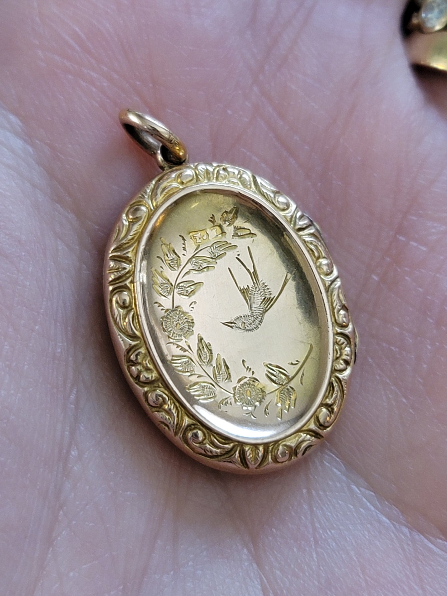 9ct gold swallow locket