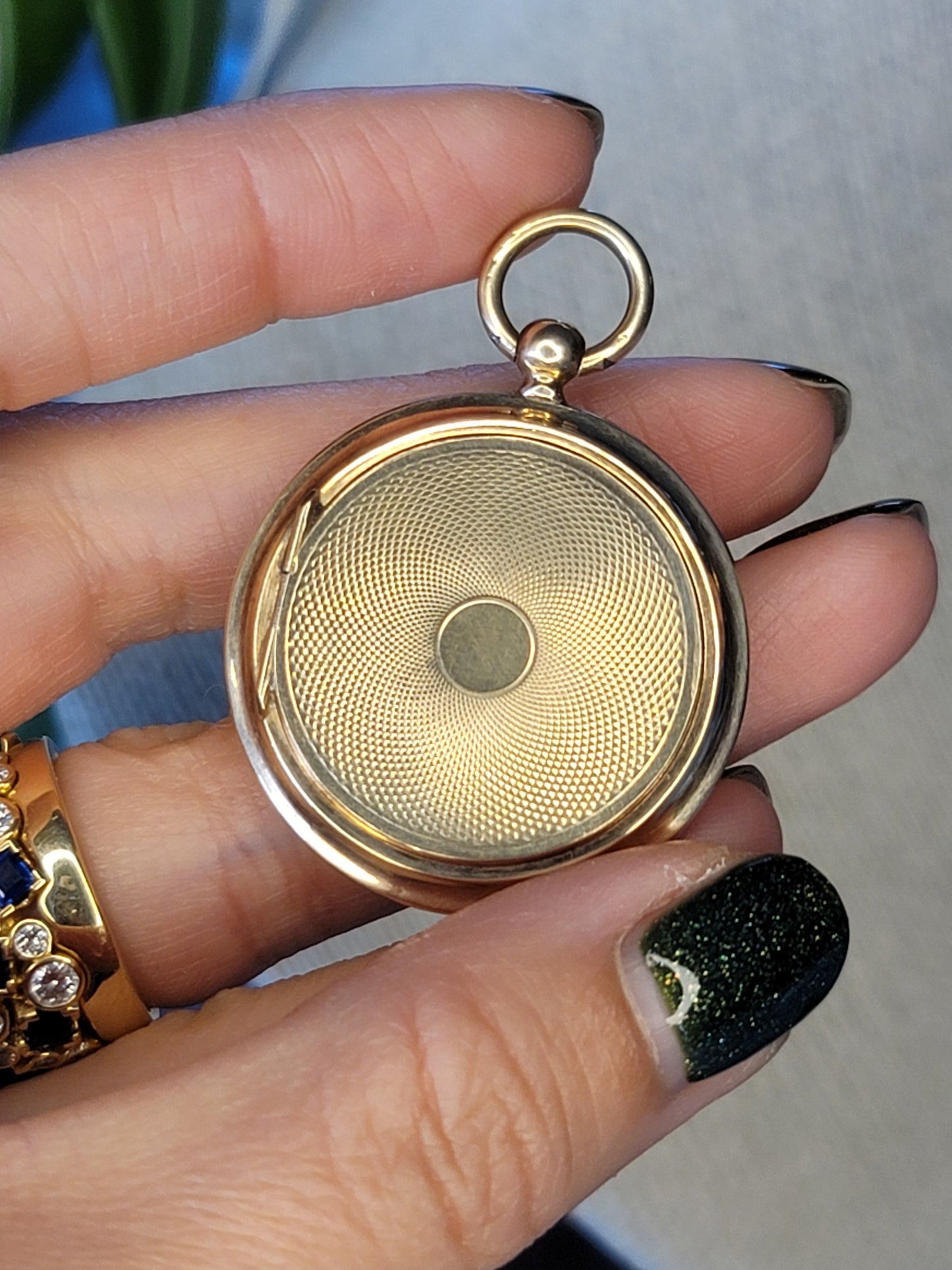 Victorian 14k gold locket
