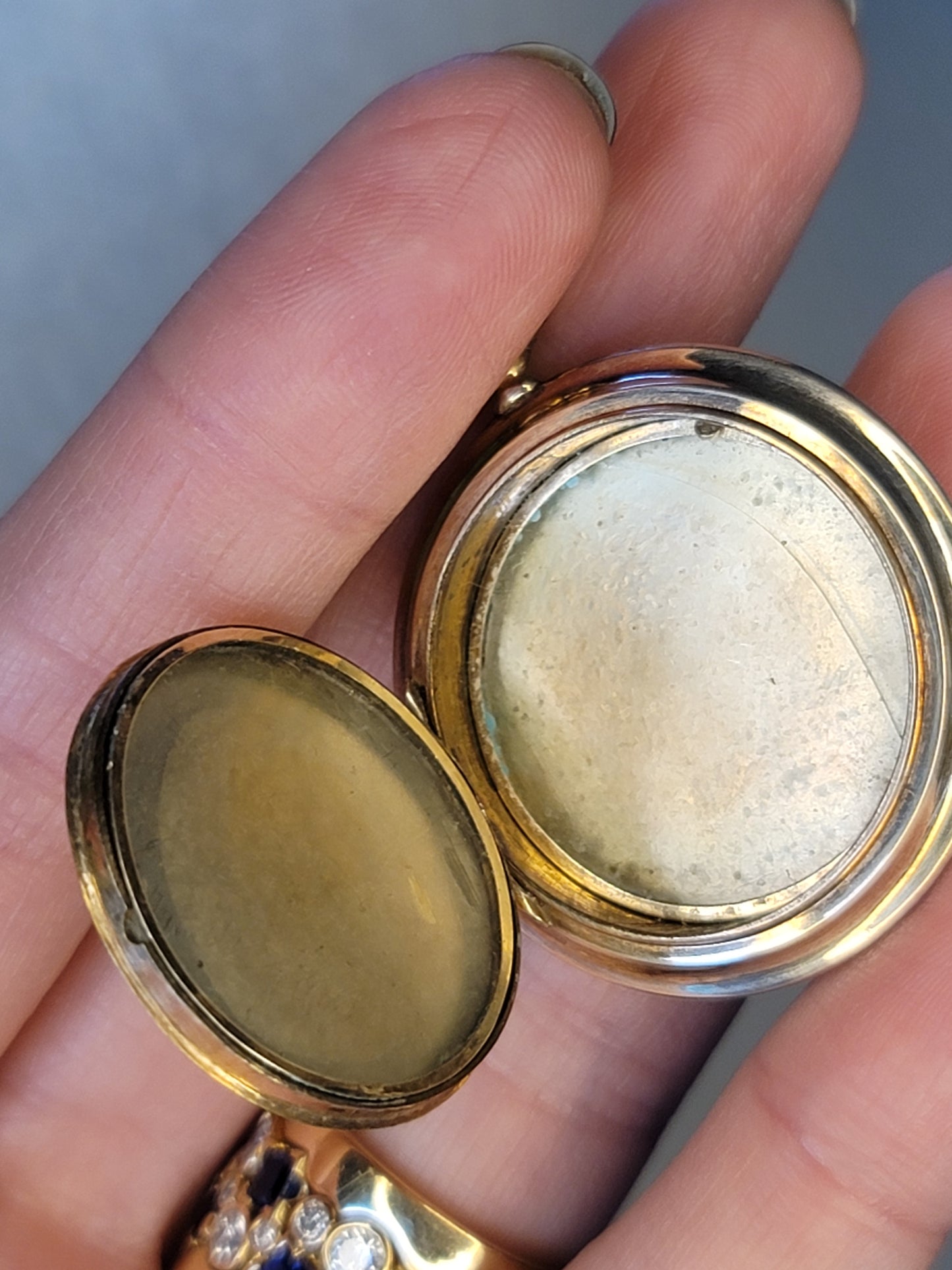 Victorian 14k gold locket